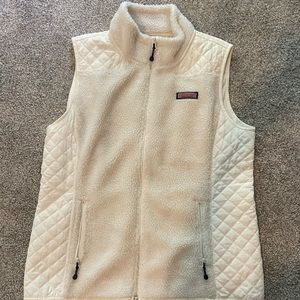 White vineyard vines vest